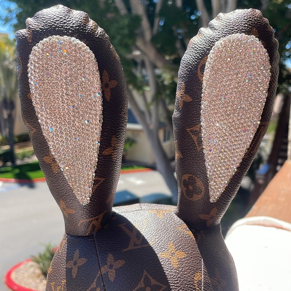 🦄 LOUIS VUITTON Swarovski Crystals Monogram Jeweled LV Bunny LARGE HAPPY EASTER - Picture 4 of 13